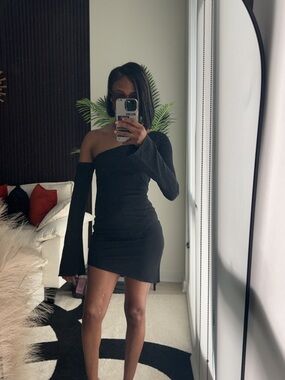 Prettylittlething Black One-Shoulder Bodycon Dress